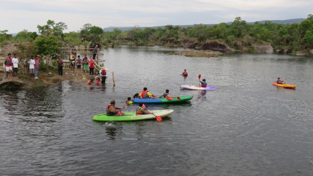 kayaking lake Mawlongbna